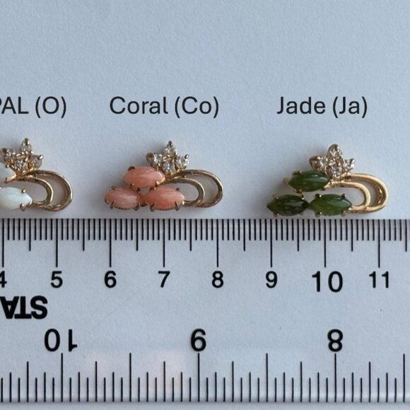 Vintage Jade Pendant Necklace, Dolphin Ore 18K Gold Electroplate - Picture 2 of 5